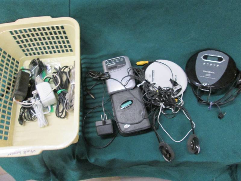 Portable CD players, Radios, assort...