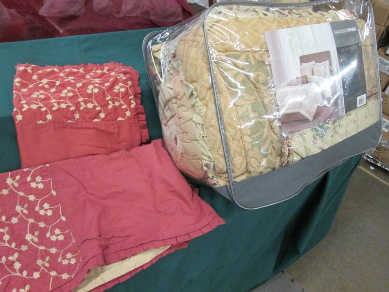King size comforter, 2 pillow shams...
