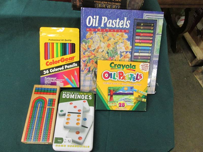 Art supplies Colored pencils, Oil ...
