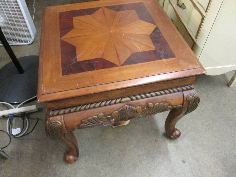 Beautiful Wood End Table- one leg n...