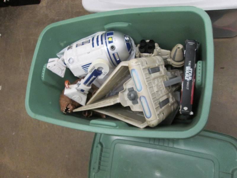 Covered tote containing Star Wars T...