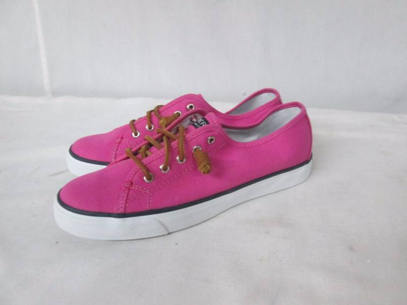 lot 60 image: Sperry Womens Seacoast Canvas Sneaker