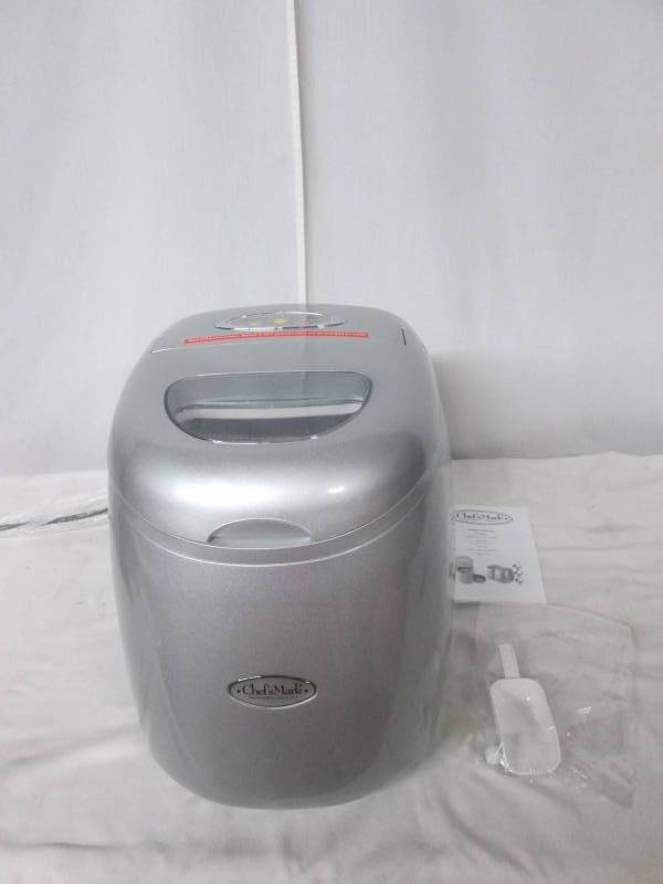 lot 17 image: Chefs Mark Countertop Ice Cube Maker