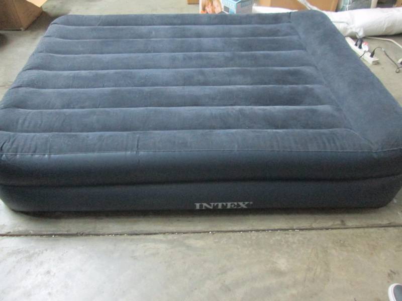 lot 49 image: Intex Pillowrest Queen Airbed