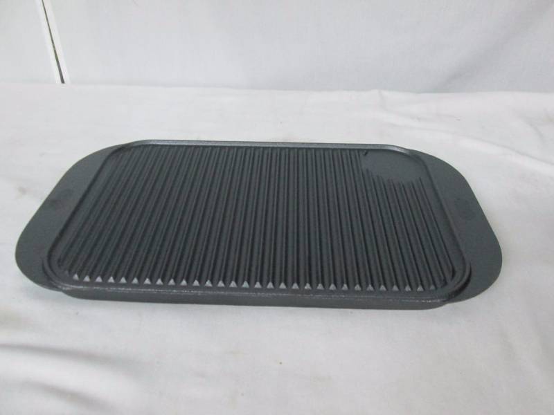 lot 44 image: Chefs Mark Reversible Cast Iron GrillGriddle