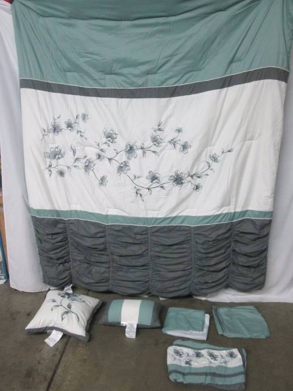 lot 38 image: McLeland Design Rando 8-pc. Embellished Comforter Set - Full