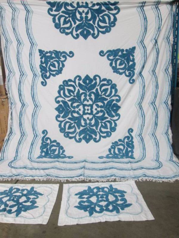 lot 34 image: Symphony Chenille Bedspread Set - King