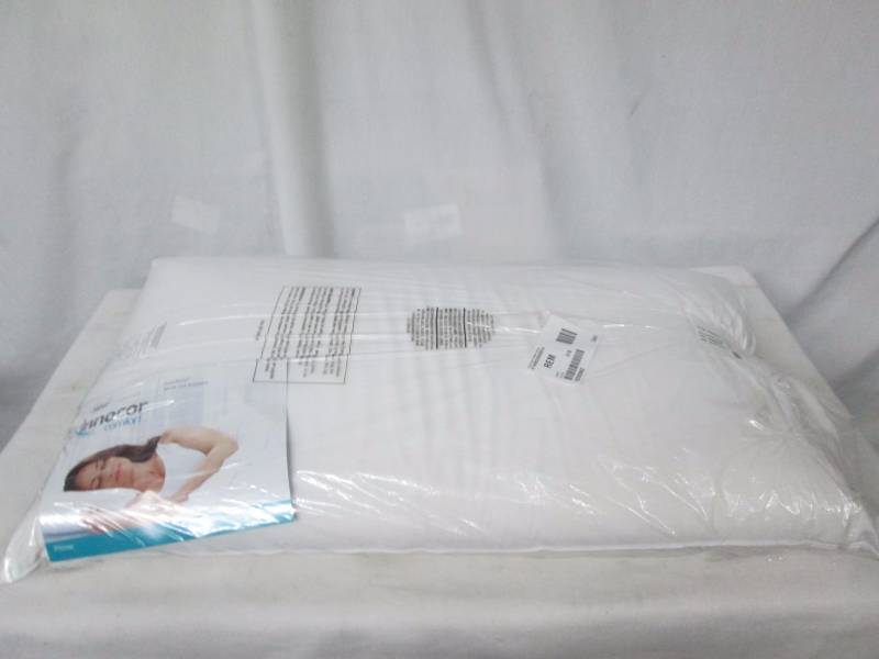 lot 54 image: Sleep Innovations SureTemp Classic Pillow - Queen