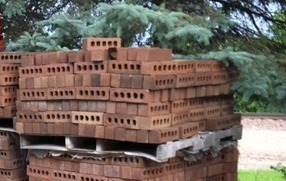 1 Pallet of Brown Blend Decorative Construction Brick