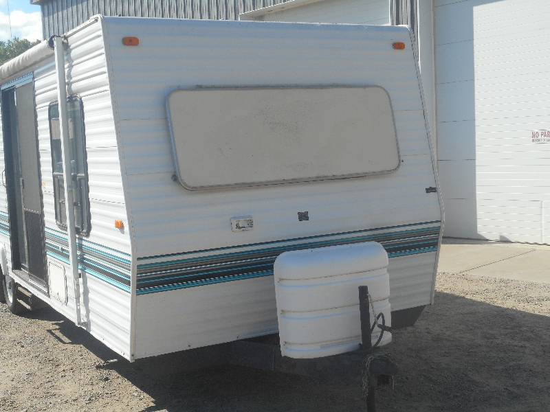 lot 1 image: 1998 Hornet 32ft Travel Trailer