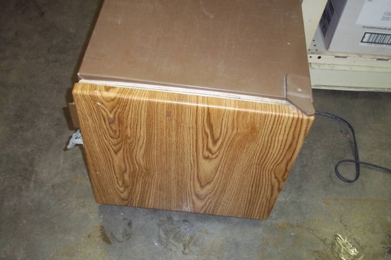 lot 34 image: Small Refrigerator