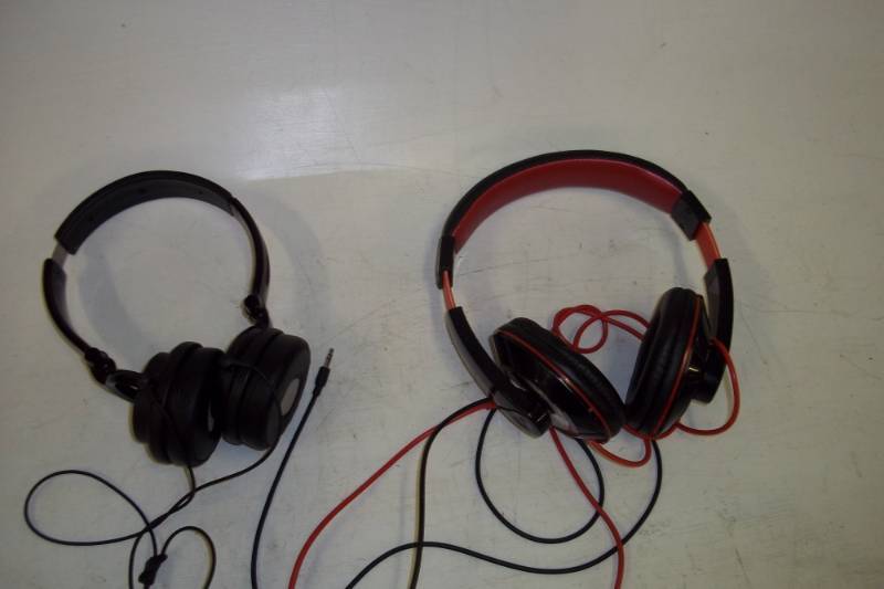 lot 41 image: Pair of headphones
