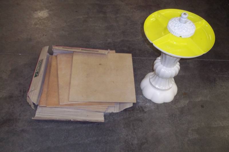 lot 43 image: Bird Bath and tile
