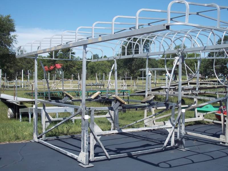 lot 68 image: Hewitt Boat lift 94 wide with Gray Canopy 22