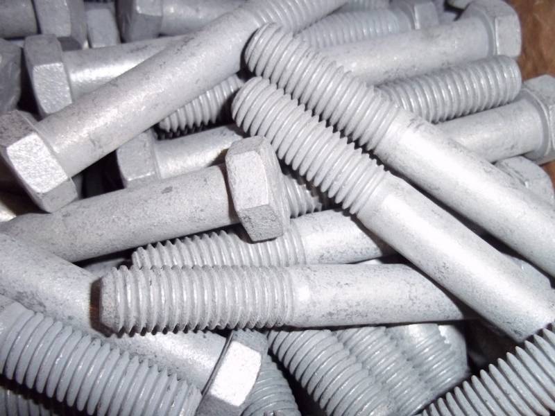 lot 104 image: New 175 12 x 3 12 Grade 8 Bolts