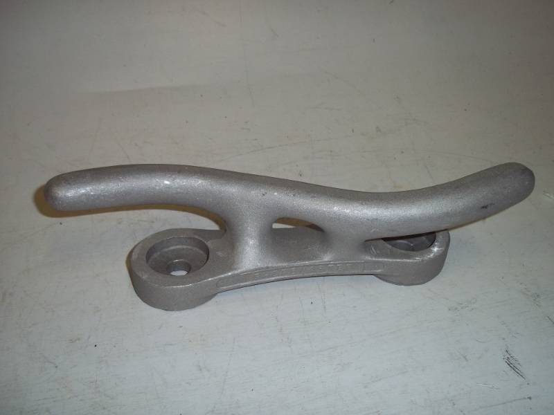 lot 151 image: New Lot of 25  12 Sclete Curved Boat Cleat