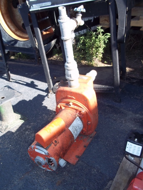 lot 320 image: Red Lion Sprinkler pump  untested