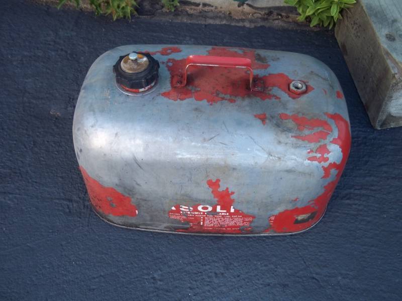lot 321 image: 6 Gallon Boat Gas tank