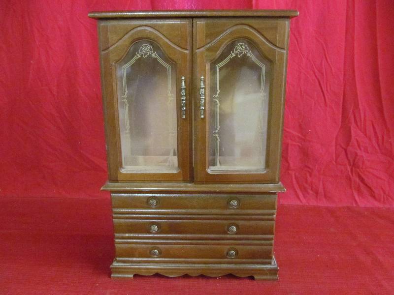 Jewelry box