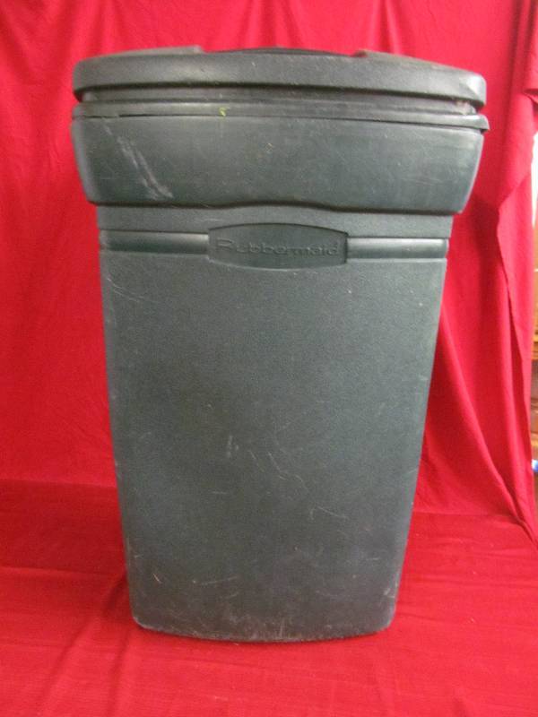 Rubbermaid Trash Can