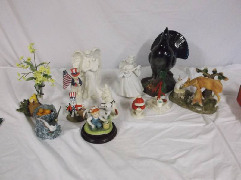 Figurines