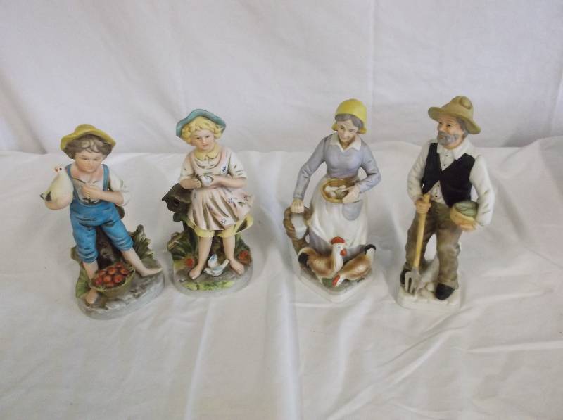 Figurines
