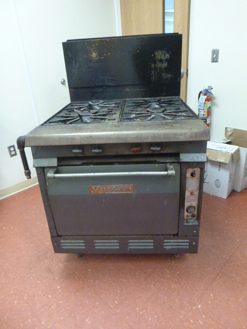 lot 9 image: Vulcan 4 Burner Natural Gas Stove