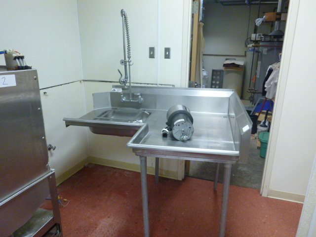 lot 13 image: Soil Corner Dish Table Right-Side