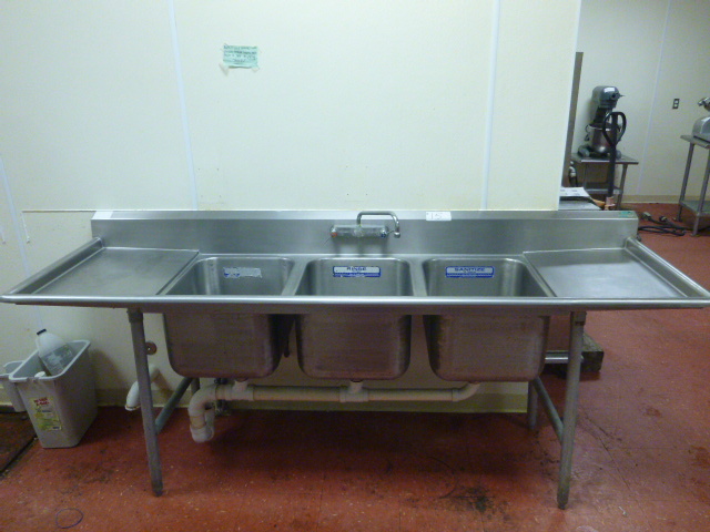lot 15 image: Advanced 3 Bay Stainless Steel Sinks with Faucet