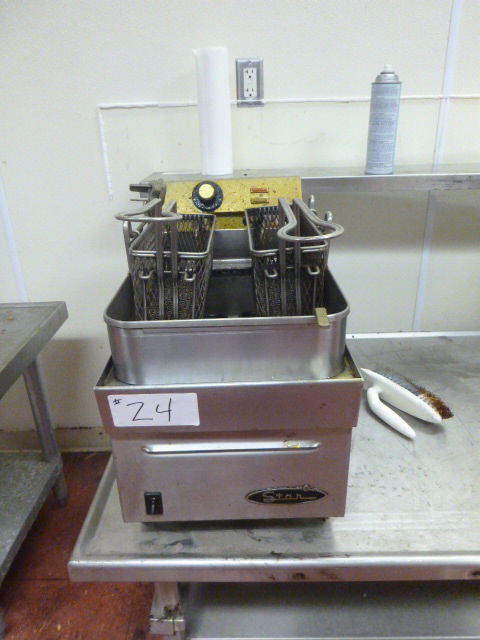 lot 24 image: Star Deep Fryer