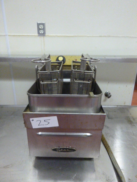 lot 25 image: Star Deep Fryer