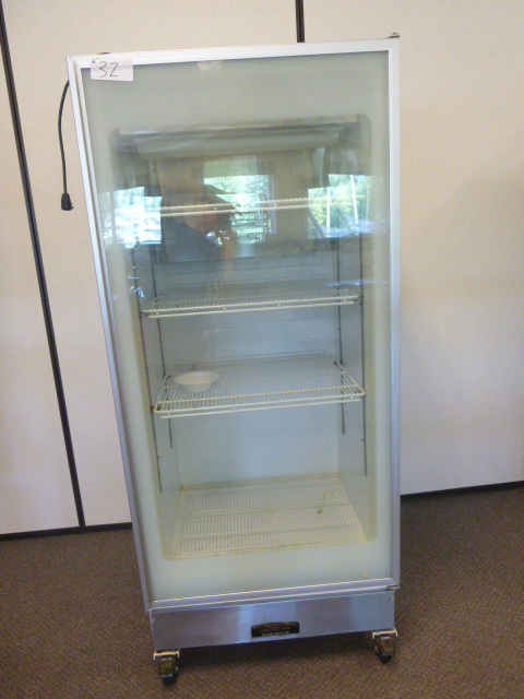 lot 32 image: Arctic Air Refrigerator