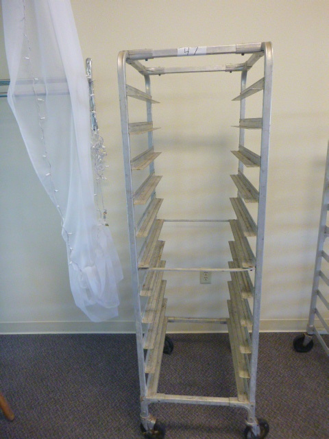 lot 47 image: Full Sized Sheet Pan Rack