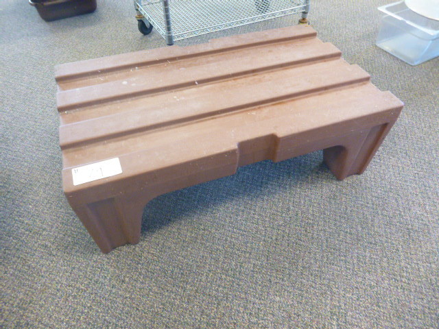 lot 79 image: 36 Cambro Dunnage Rack