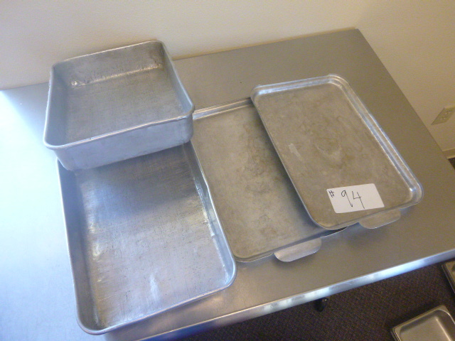 lot 94 image: 2 Aluminum Cake Pans