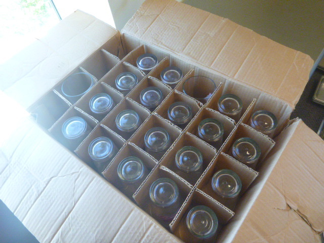 lot 95 image: 24 American Flag Glasses