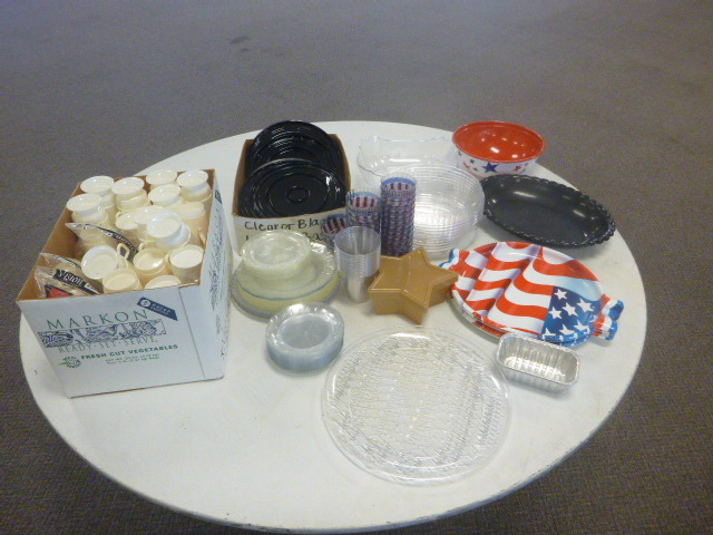 lot 126 image: Miscellaneous Plastic Serving Items