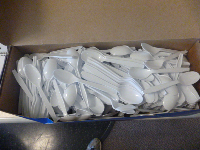 lot 128 image: Plastic Spoons