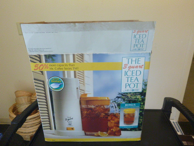 lot 139 image: Mr. Coffee Iced Tea Pot