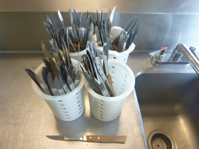 lot 160 image: 100 Steak Knives
