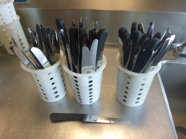 lot 162 image: 75 Steak Knives