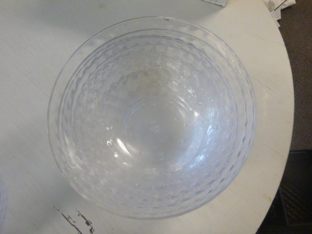 lot 186 image: 14 Plastic Salad Bowls