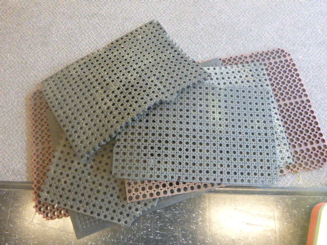 lot 194 image: Lot of Anti-Fatigue Mats