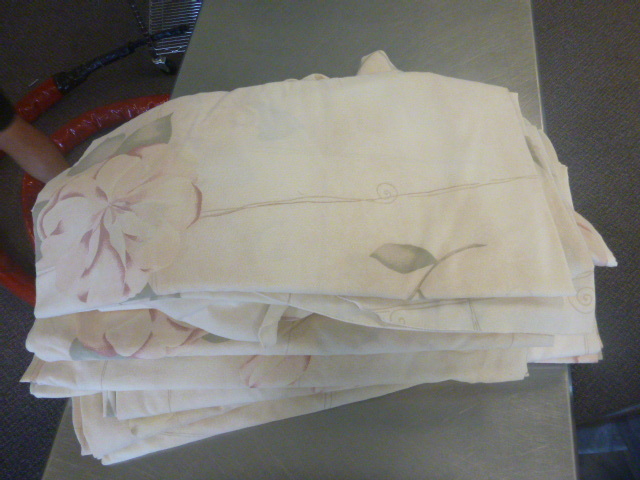 lot 212 image: 13 Round Table Cloths