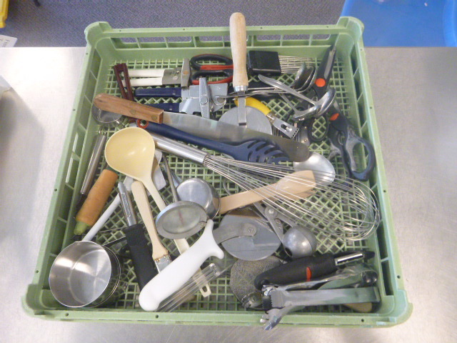 lot 239 image: Miscellaneous Utensils