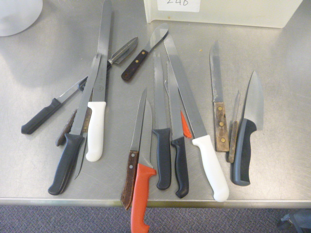 lot 240 image: Miscellaneous Knives