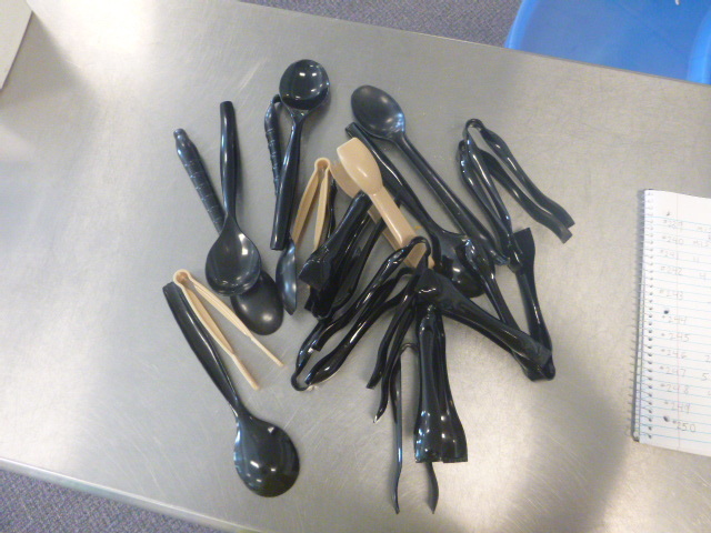 lot 250 image: Miscellaneous Plastic Utensils