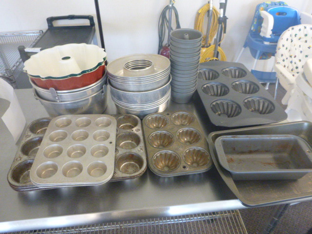 lot 270 image: Miscellaneous Bakeware