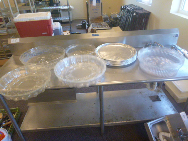lot 287 image: Miscellaneous Deli Trays