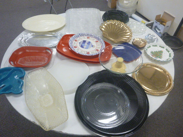 lot 289 image: Lot of Miscellaneous Trays